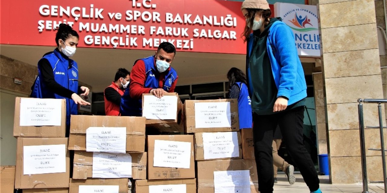 Gençler "kardeşlik Üşümesin" Dedi, Topladıkları Kıyafetleri İ̇dlib’e Gönderdi