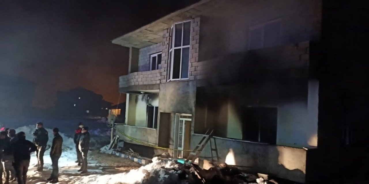 Yüksekova’da Korkutan Yangın