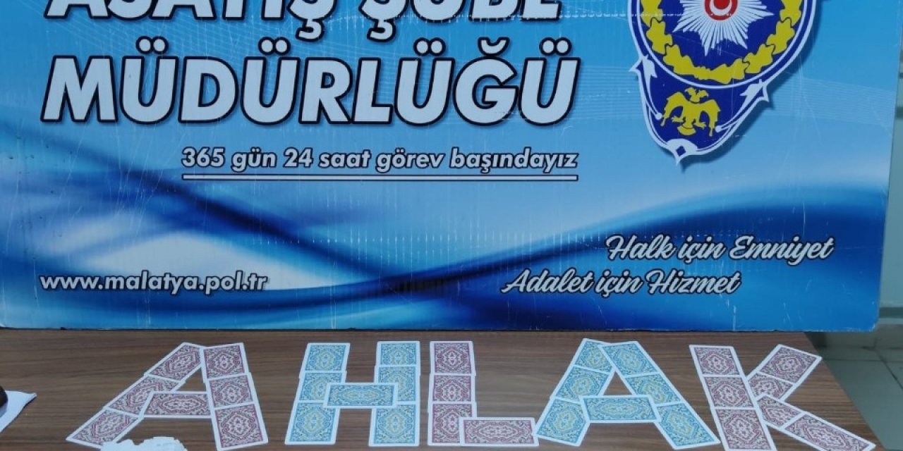 İ̇skambil Kağıtları İle "ahlak" Mesajı