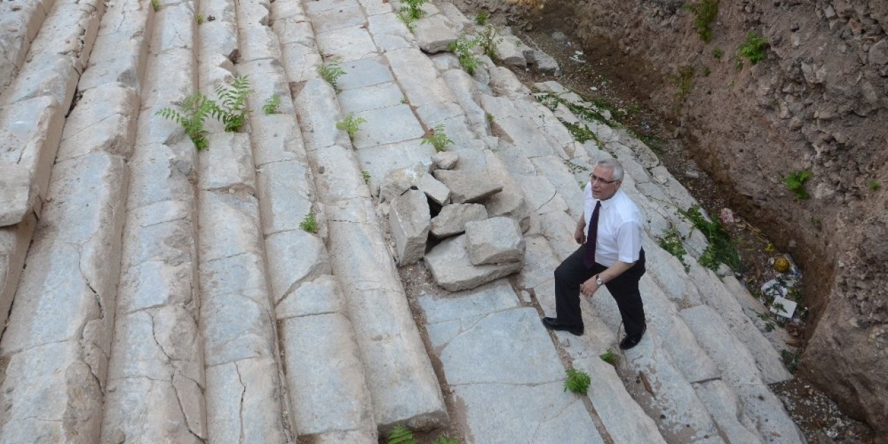 İ̇kinci Efes’i Ortaya Çıkaracak Kazının Protokolü Bakanlığa Gönderildi