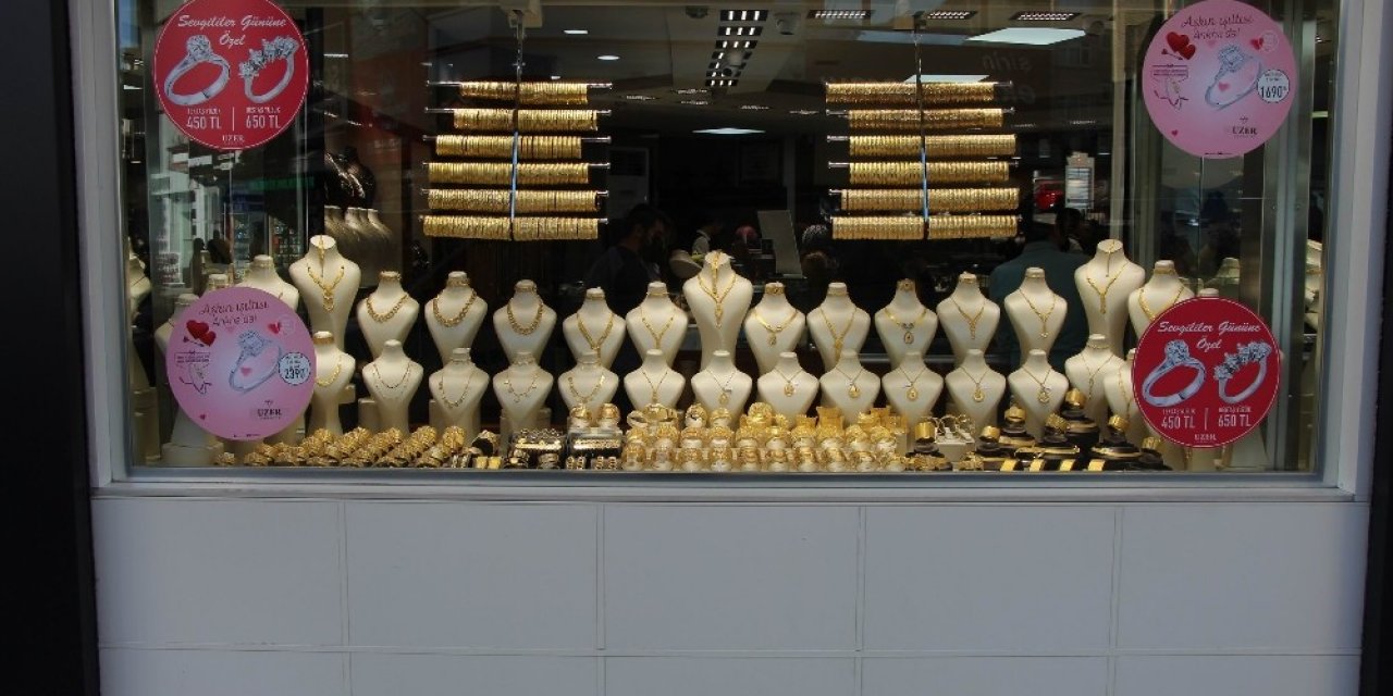 Sevgililer Günü İçin Altın Alacaklar Dikkat