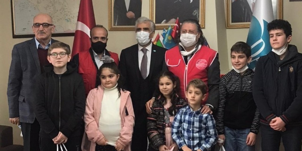 Wefa, İ̇stanbul’da Yaşayan Ahıska Türkü Çocuklara Kışlık Kıyafet Dağıtımı Yaptı