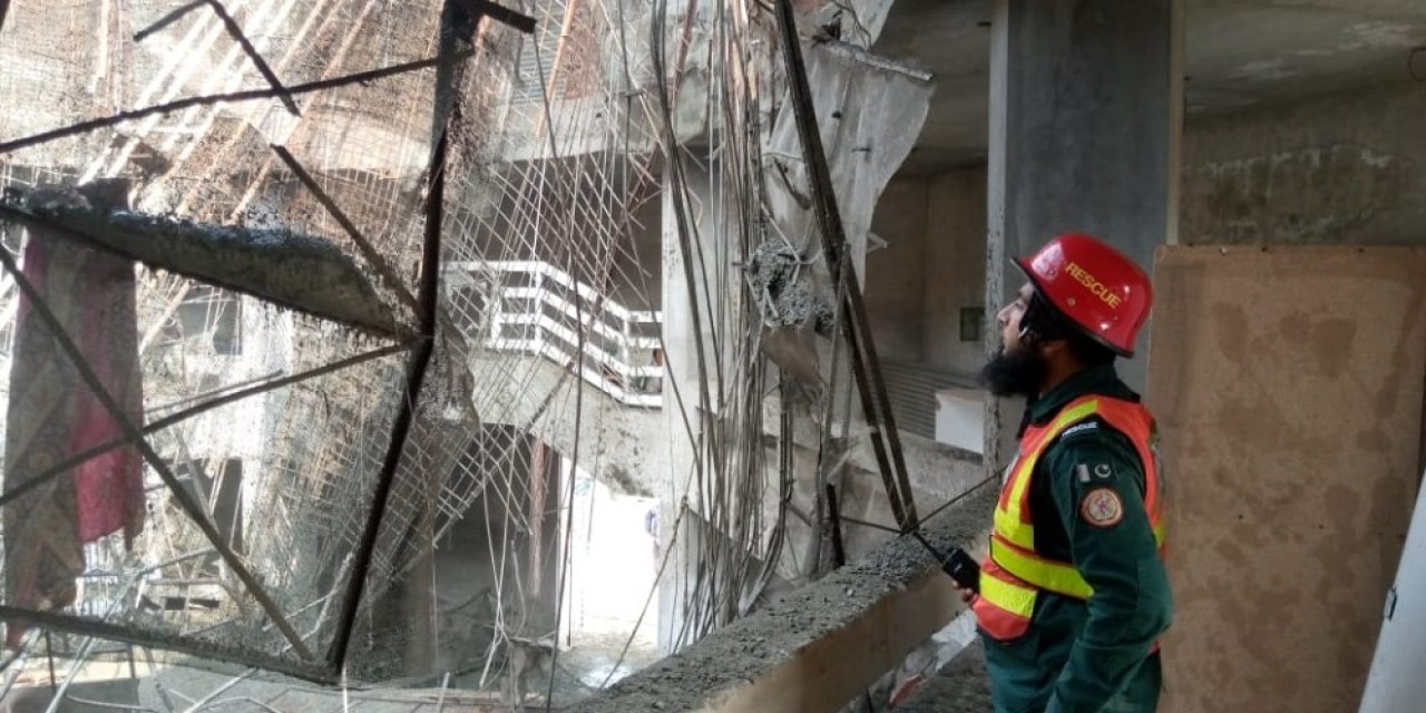 Pakistan’da İnşaat Halindeki Caminin Kubbesi Çöktü: 3 Ölü