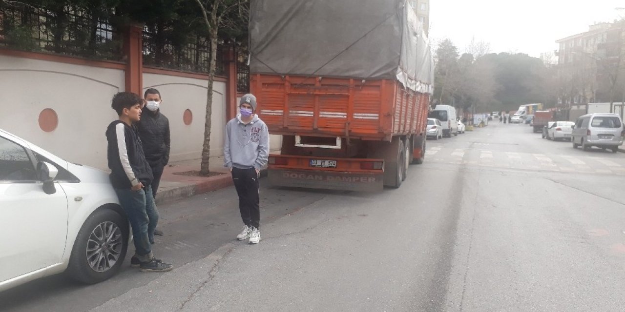 Lüks Araçla Far Hırsızlığı Kamerada