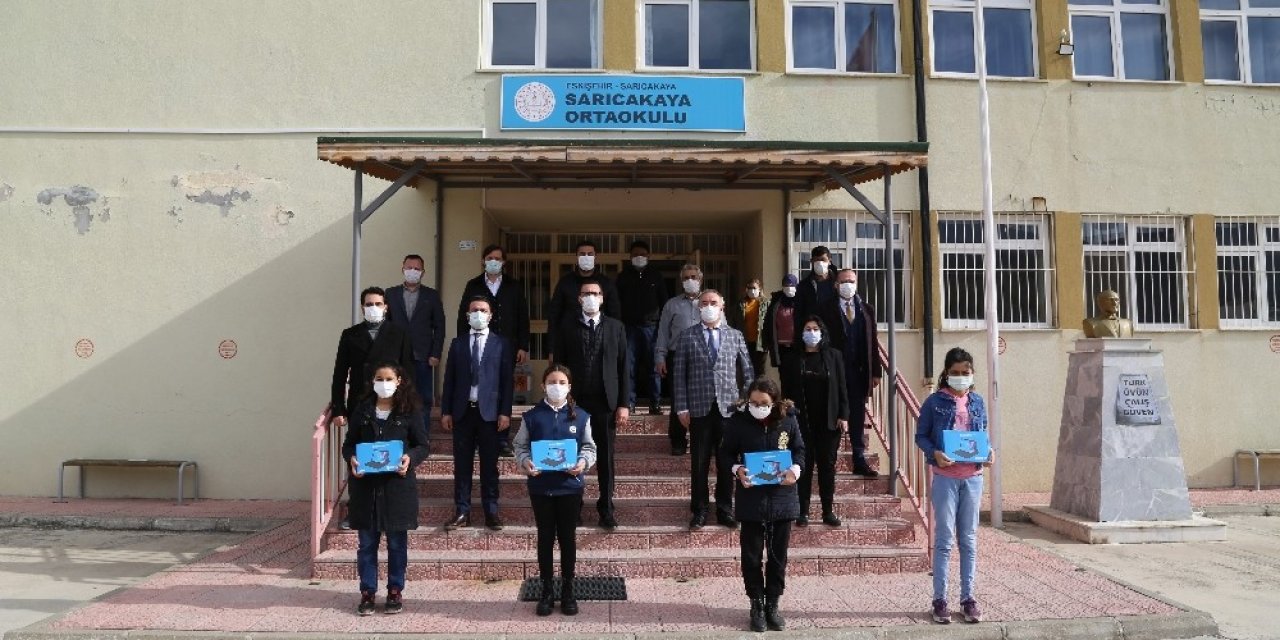 Eskişehir Sanayi Odası Ve Tobb Eskişehir Ggk’dan Öğrencilere Tablet Desteği