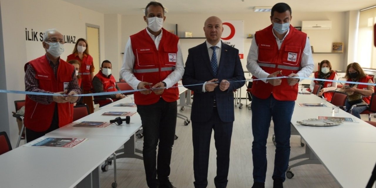 Türk Kızılay Manisa Ve Demirci Gönüllü Merkezi Açıldı