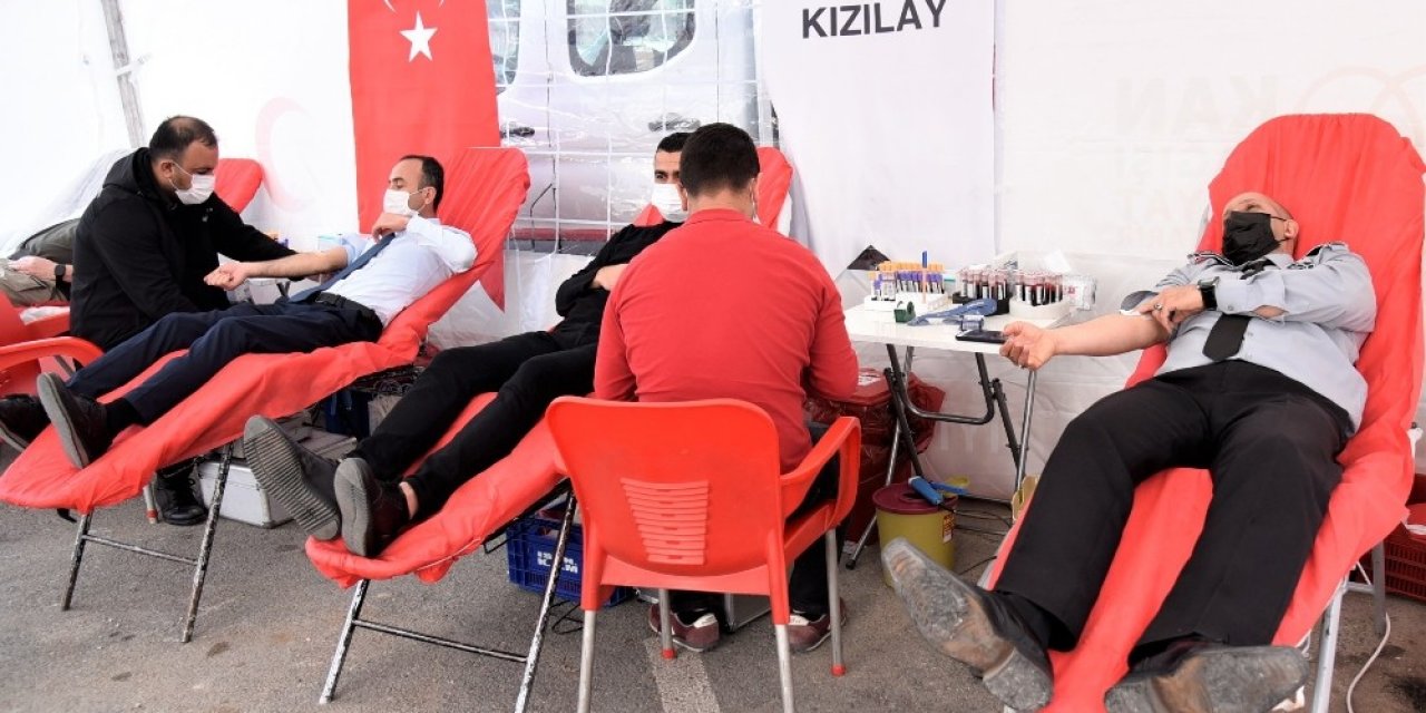 Toroslar Belediyesi, Kızılay İle Birlikte Kan Bağışı Kampanyası Düzenledi