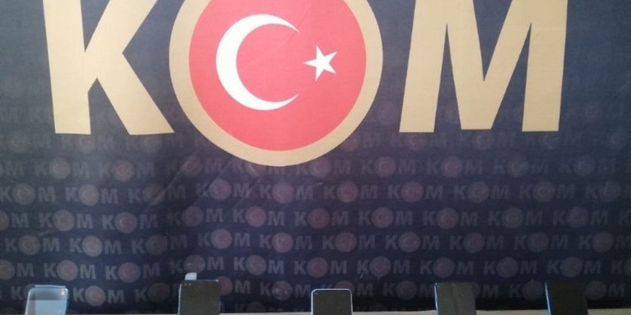 Kaçak Telefonları Satamadan Yakalandı