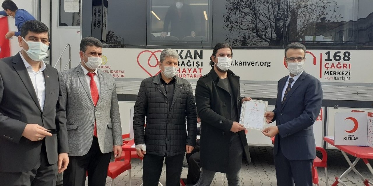 Kızılay’dan Kan Bağışçılarına Madalya