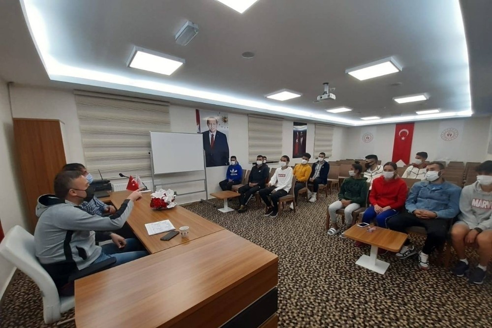 Atletizm sporcuları,U20 Avrupa Gençler Şampiyonasına hazırlanmak amacıyla Erciyes’te kamp yapıyor.