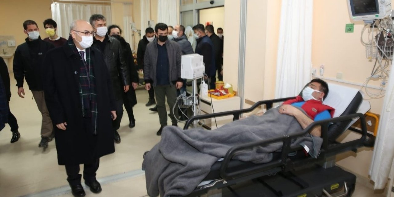 Vali Köşger’den Hortum Felaketinin Ardından Yaralılara Ziyaret