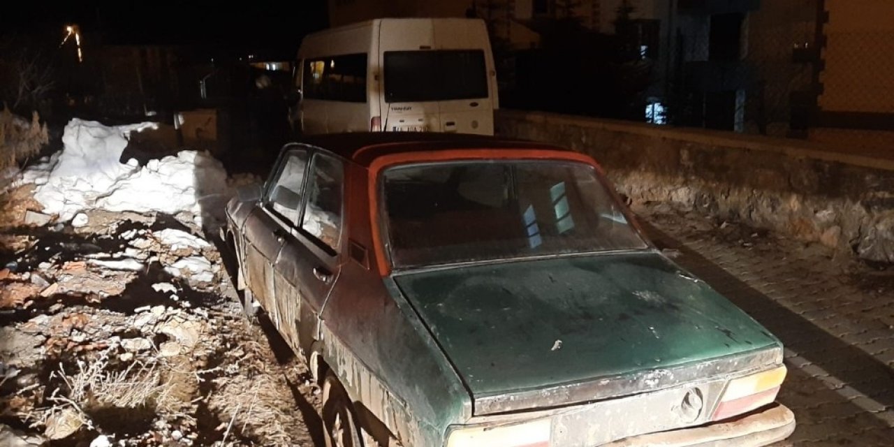 Bahçeden Otomobil Çaldılar Jasat’a Yakalandılar