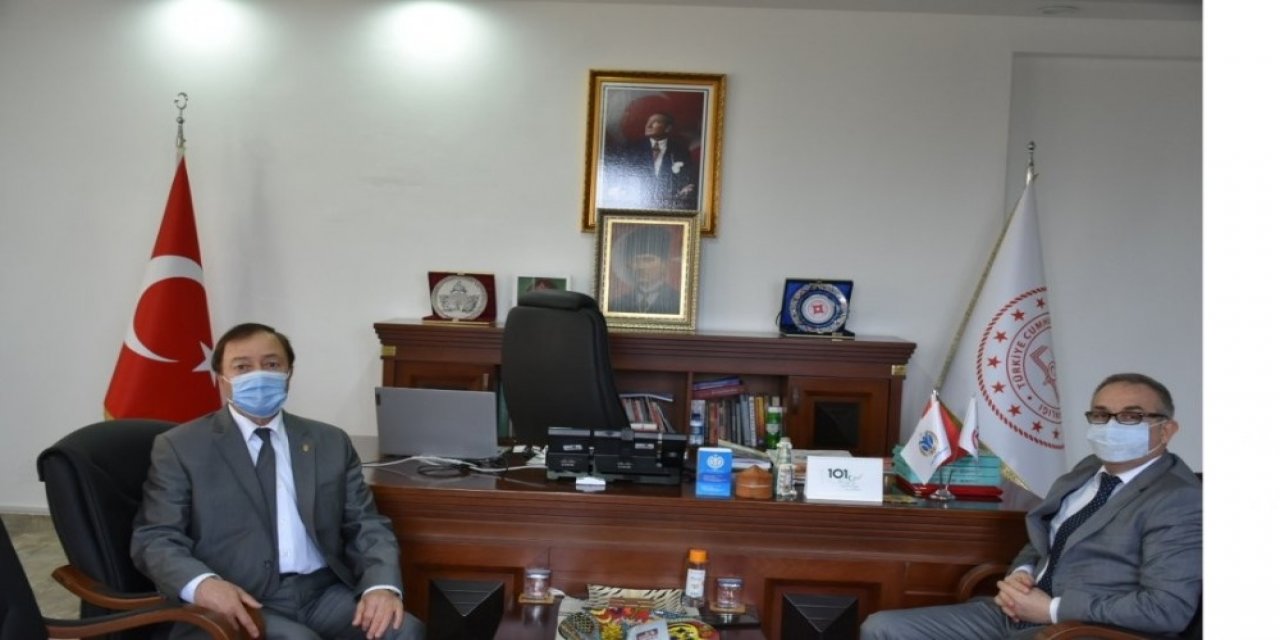 Esnaf Ve Sanatkârlar Odası Başkanı Gölcan İle İ̇l Milli Eğitim Müdürü Akyol Bir Araya Geldi