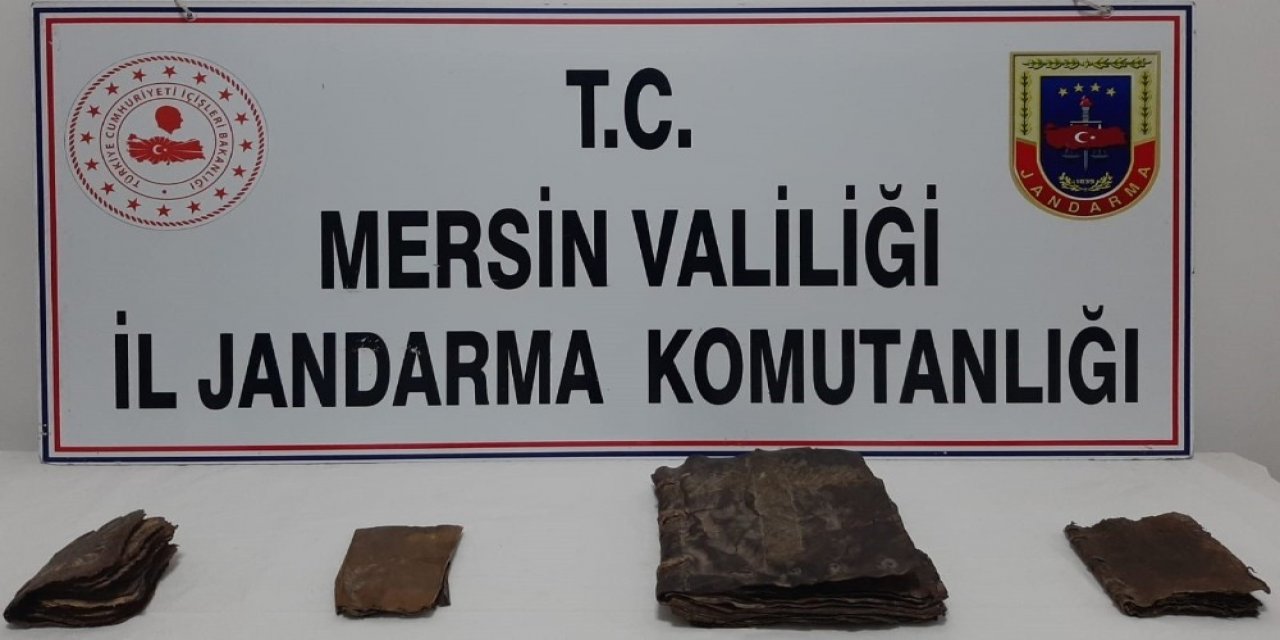 Mersin’de Deri El Yazmalı 4 Kitap Ele Geçirildi