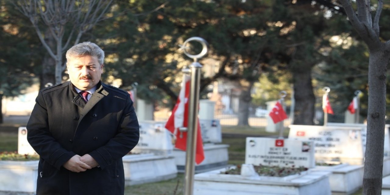 Başkan Palancıoğlu, Cuma Sabahı Kartal Şehitliği’ni Ziyaret Etti