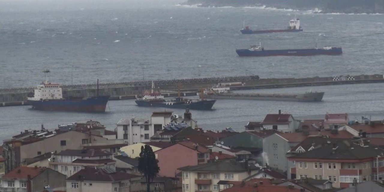 Karadeniz’de Dev Dalgalar Oluştu