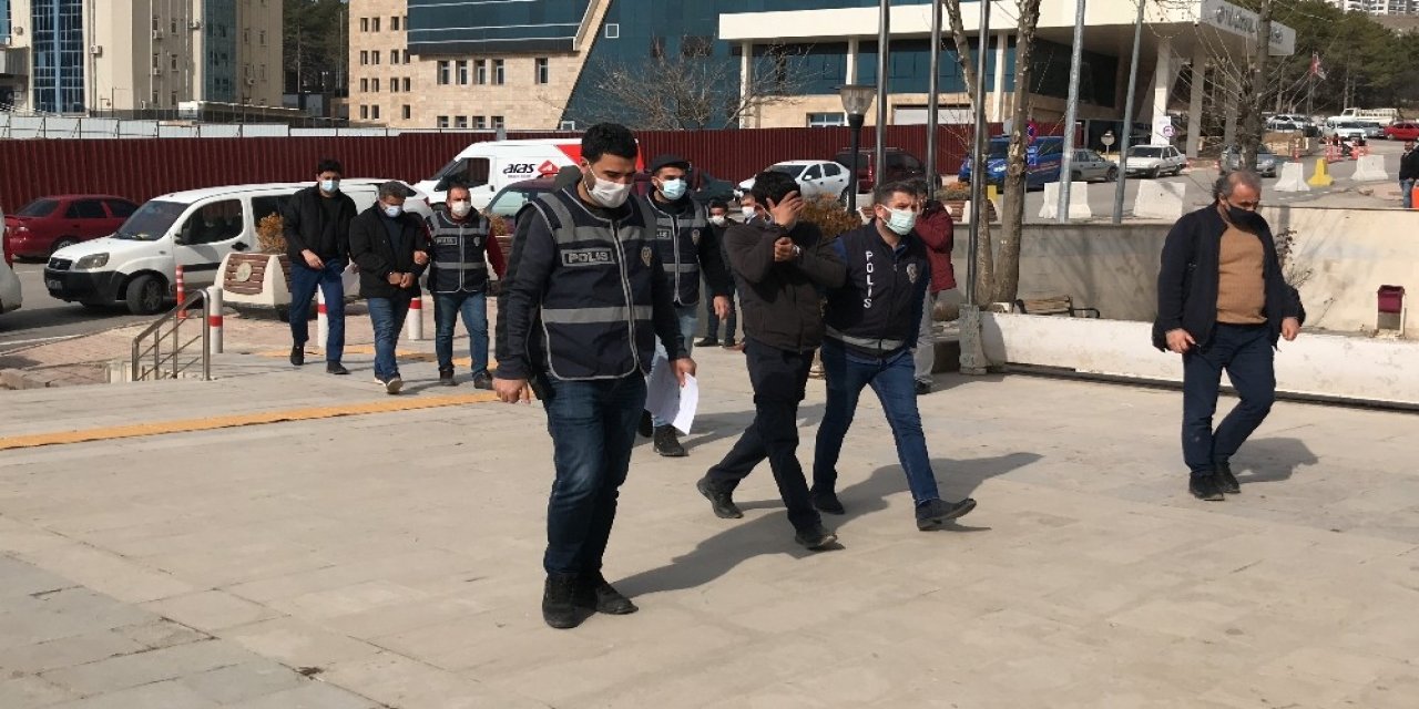 Elazığ’da Aranan 3 Şüpheli Yakalanıp Tutuklandı