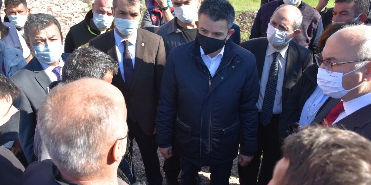 Bakan Pakdemirli’den Doludan Zarar Gören Çiftçilere Ziyaret