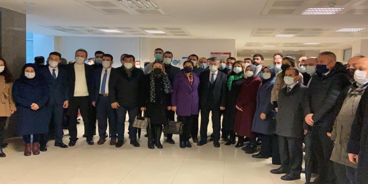 Ak Parti Başkanı Zeki Tosun Mazbatasını Aldı