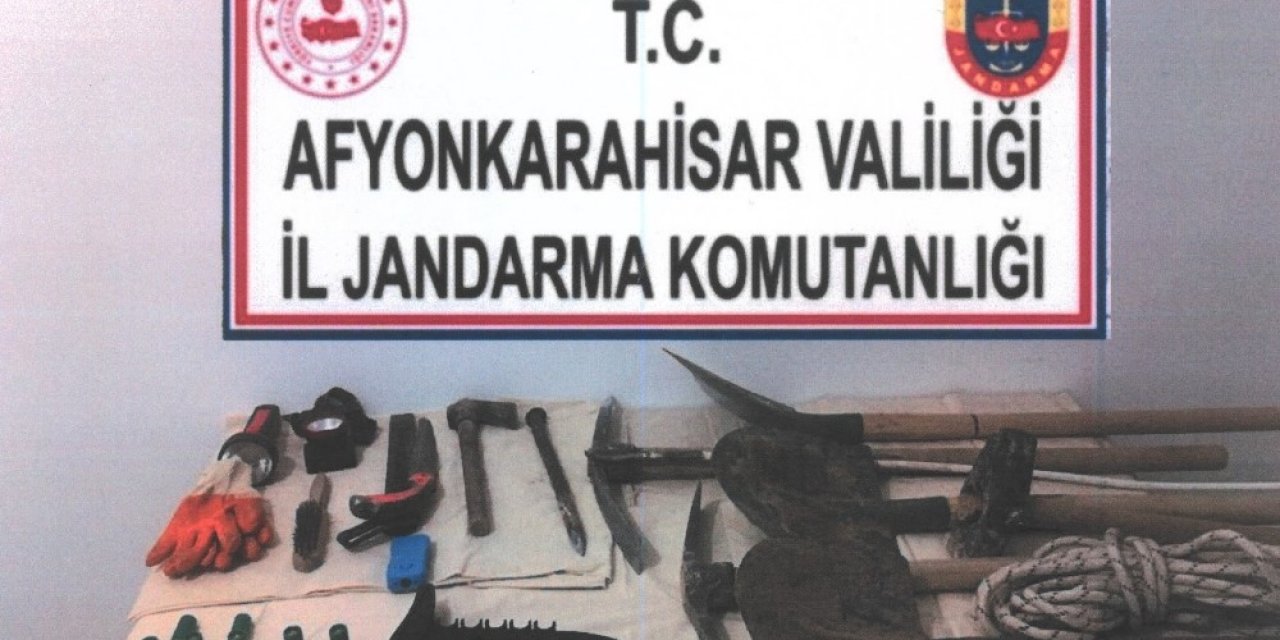 3 Bin Yıllık Vadideki Kalede Define Arayan 5 Kişi Suçüstü Yakalandı