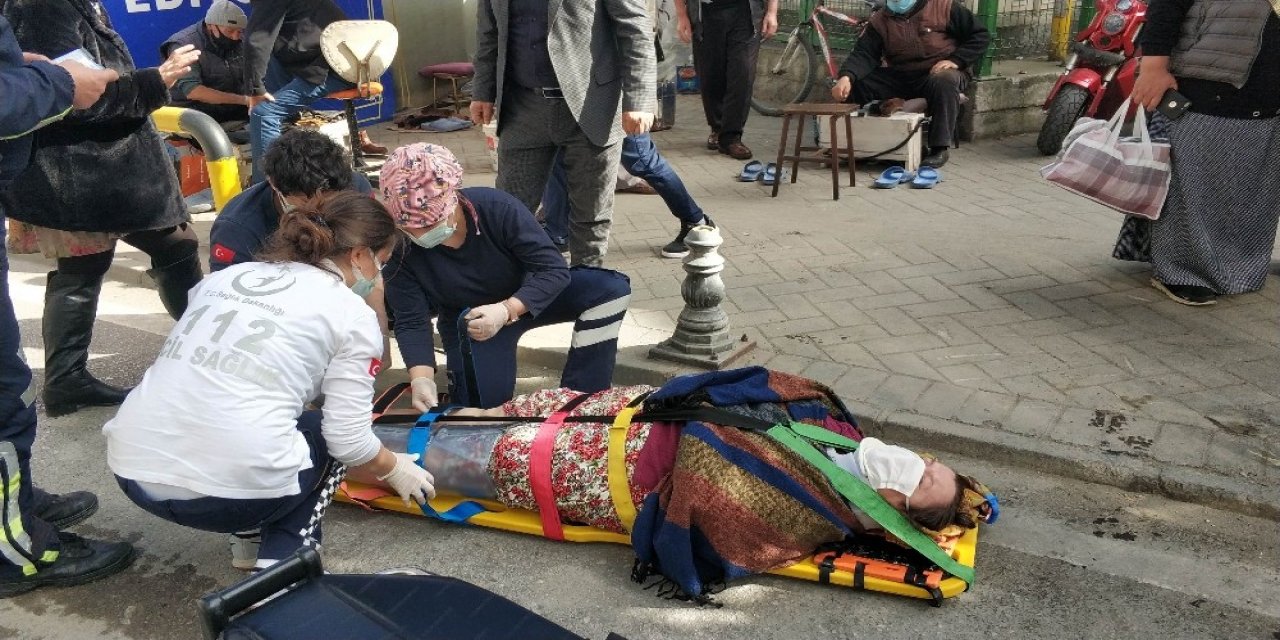 Otomobilin Çarptığı Kadın Hastanelik Oldu