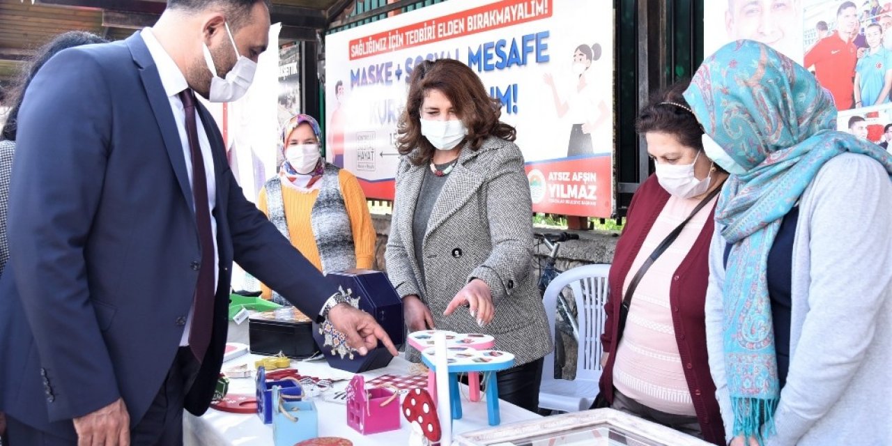 Tortek Kursiyerleri, El Emeği Ürünlerini Sevgililer Günü İçin Sergiledi