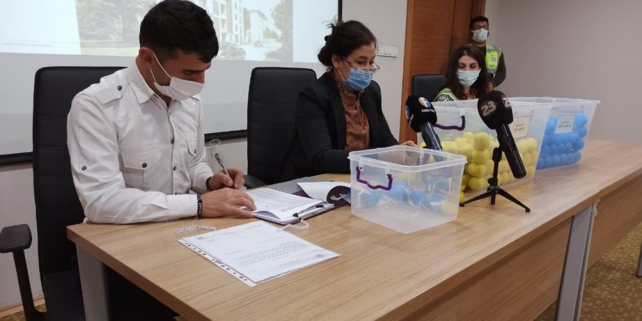 Elazığ’da 167 Hak Sahibi Kurayla Evlerine Kavuştu