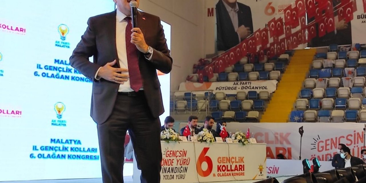 Tüfenkci Gençlik Kongresinde Konuştu: