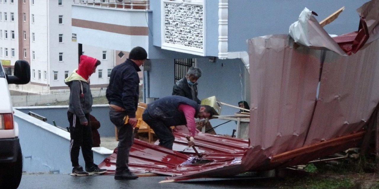 Ordu’da Fırtına Çatıları Uçurdu