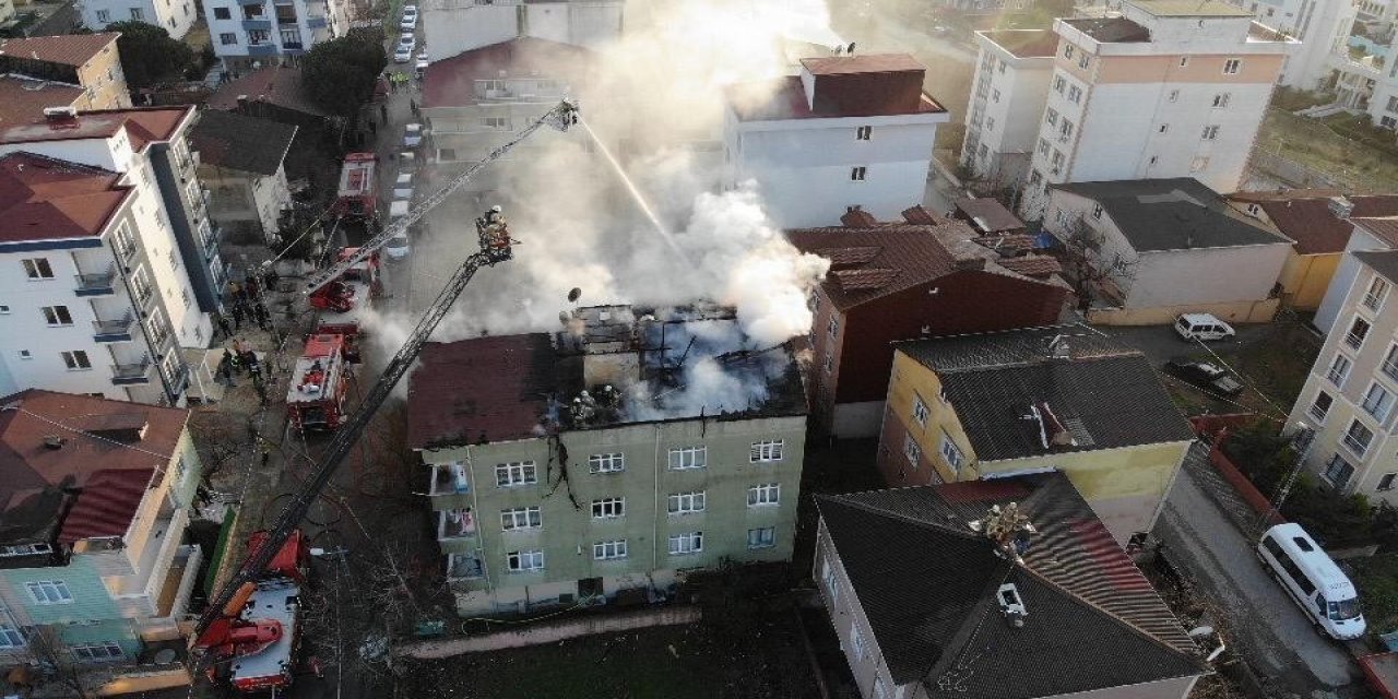 Ümraniye’de Alev Alev Yanan Çatıda Can Pazarı