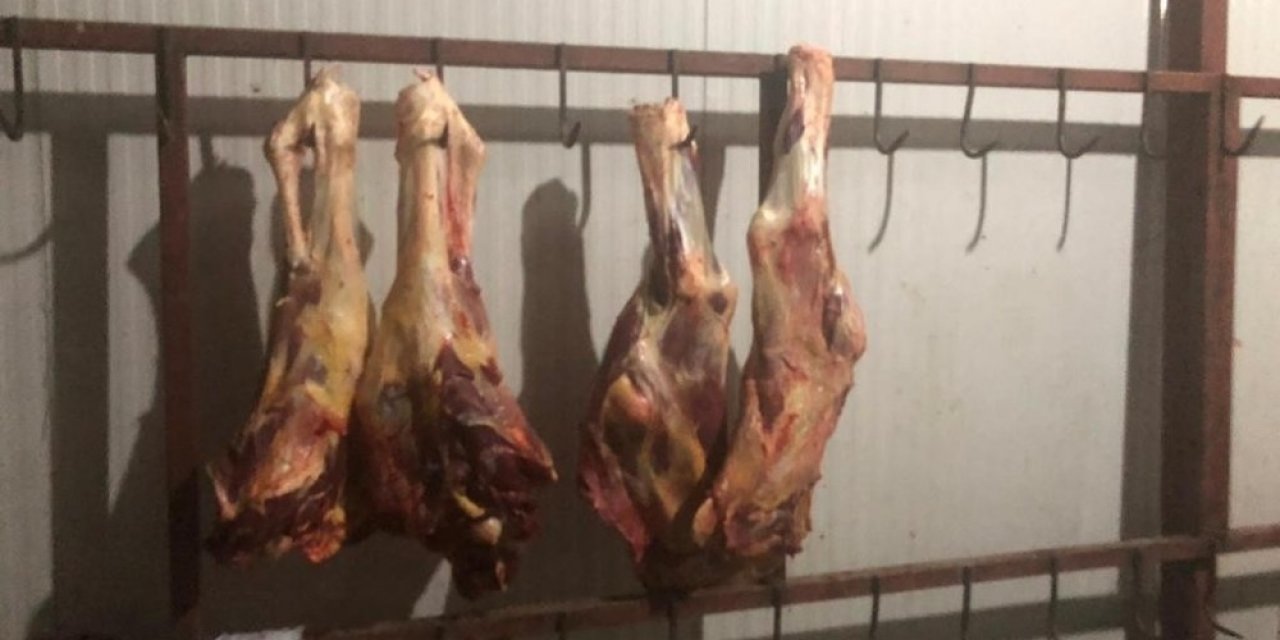 Jandarmadan Yem Fabrikasında Ruhsatsız Et Üretimine Baskın