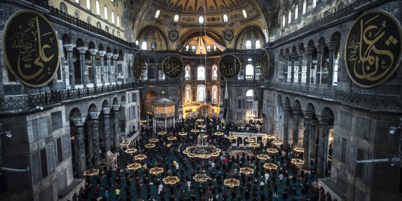 Ayasofya Camii Yeni Çehresiyle Hayran Bıraktı