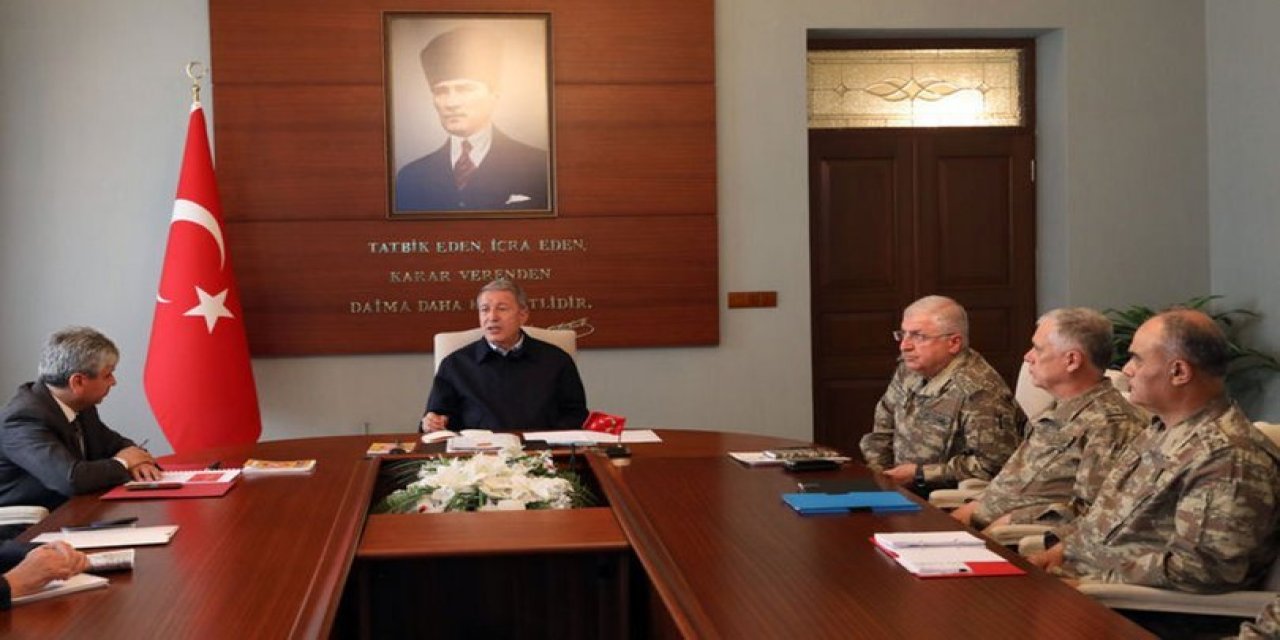 Bakan Akar Ve Komutanlar Sınır Hattında