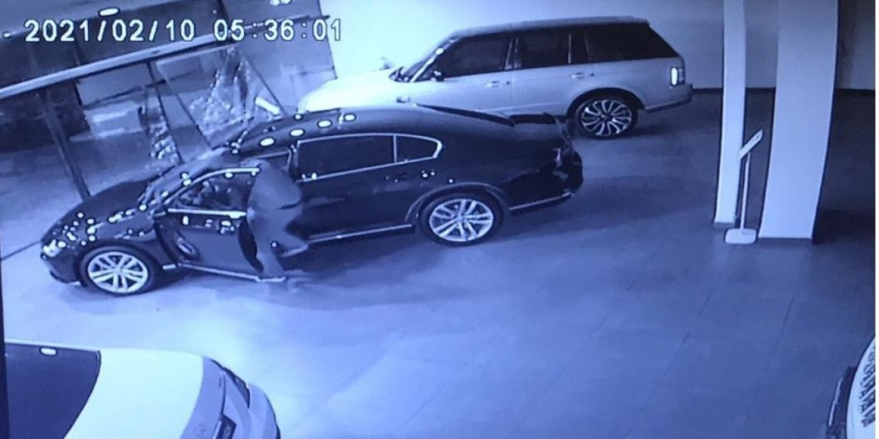 Oto Galeriden Çaldıkları Yarım Milyonluk Aracı Geri Getirdiler