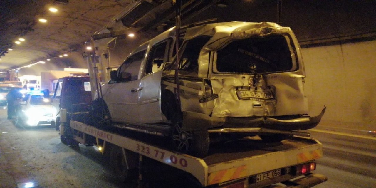Tem Otoyolunu Kilitleyen Zincirleme Trafik Kazası: 1 Yaralı
