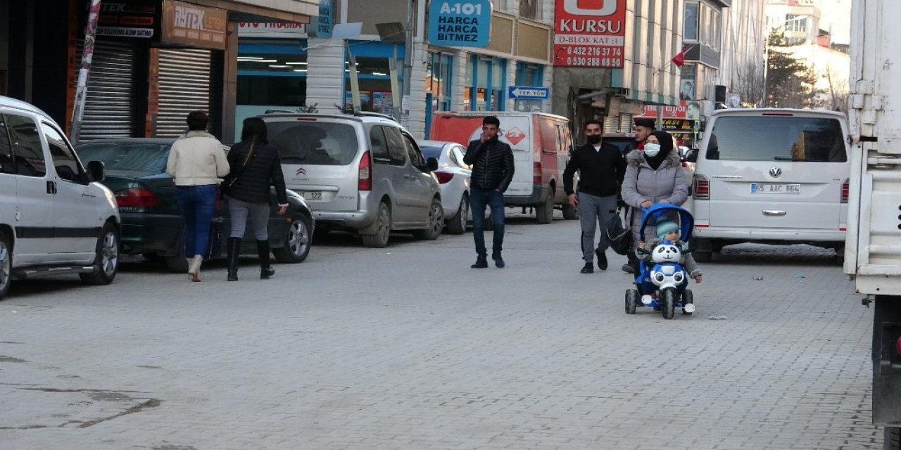 Van’da Güzel Havayı Gören Vatandaşlar Kısıtlamaya Uymadı