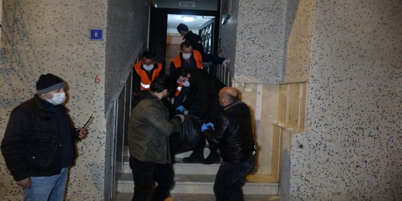 Mühendis Koca 2 Çocuk Annesi Karısını Boğazından Bıçaklayarak Öldürdü