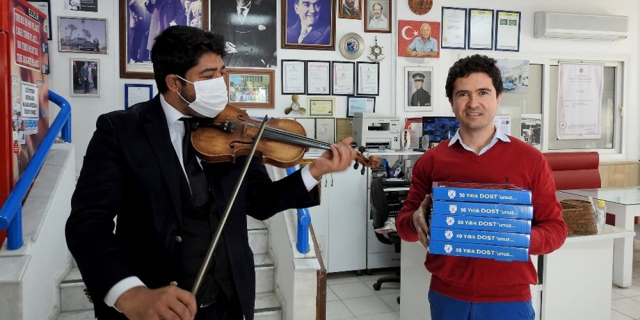 Çeşmeli Esnaftan Sevgililer Günü’nde Keman Eşliğinde Paket Servisi