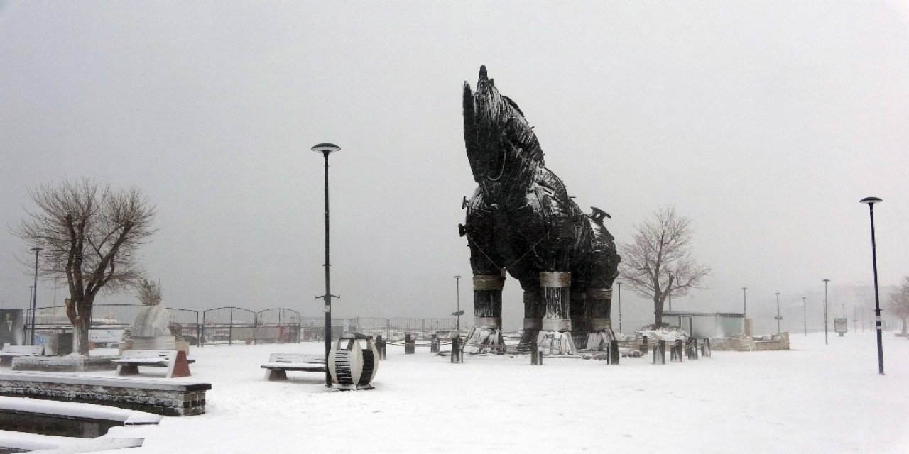 Çanakkale’de Kar Kalınlığı 7 Santimetreye Ulaştı