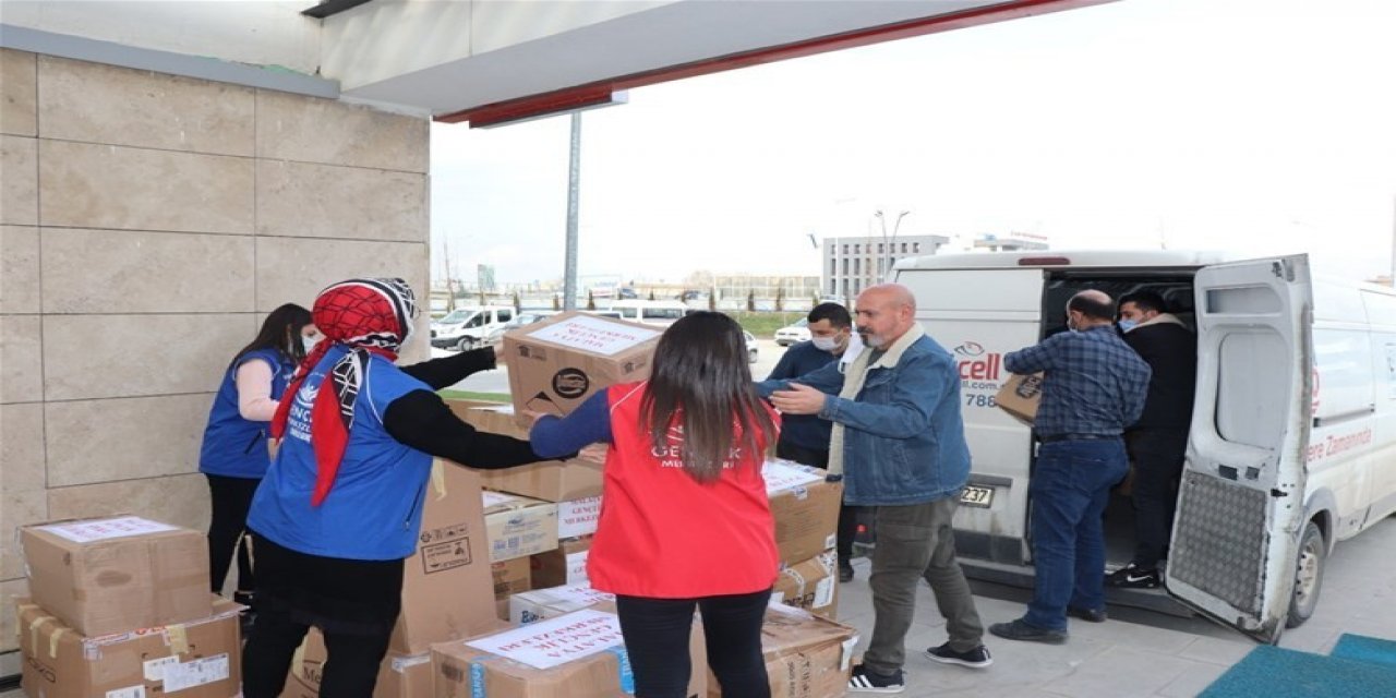 İ̇dlib’teki Çadır Kentlerde Yaşayanlara Kıyafet Yardımı