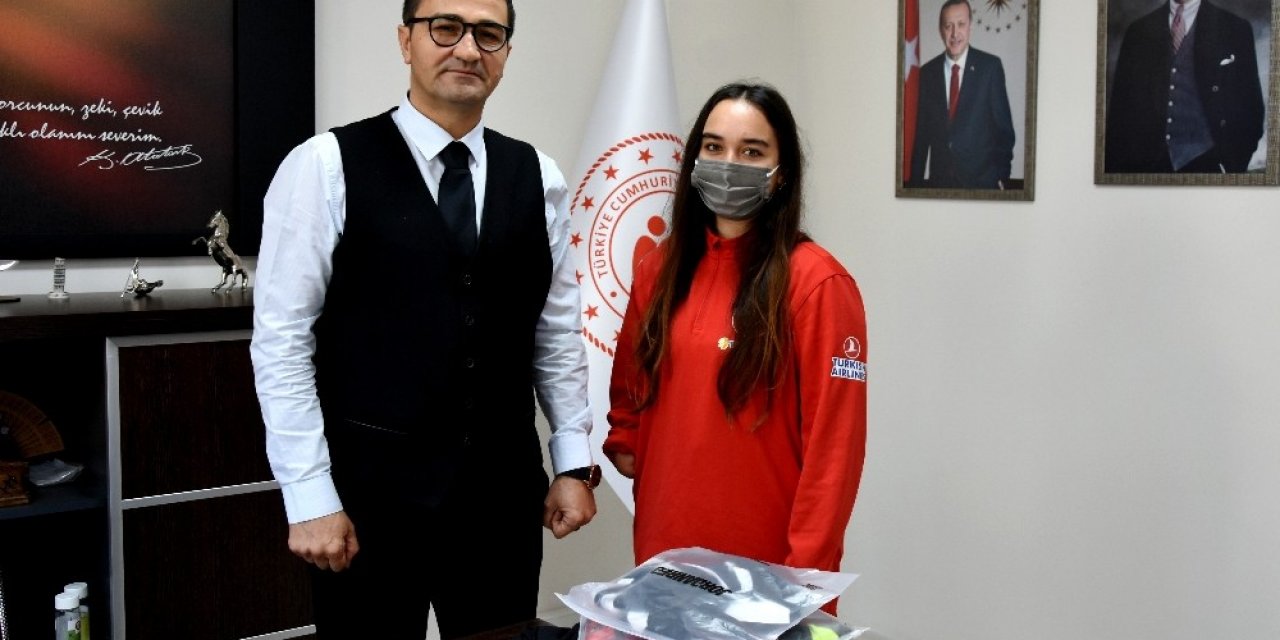Milli Sporcu Miray Ulaş’a Malzeme Desteği