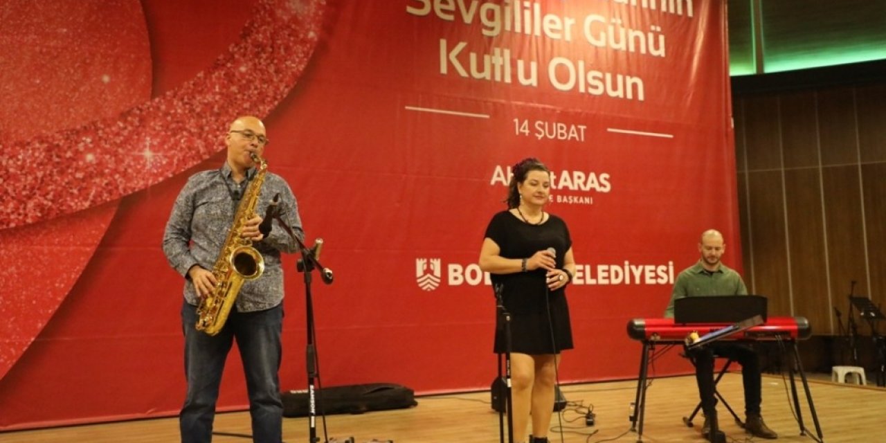 Müziğe Hasret Kalan Sanatçılar Sahneden İnmek Bilmedi