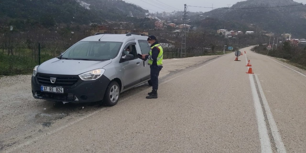 Sokağa Çıkma Kısıtlamasında Sürücüler Denetlendi
