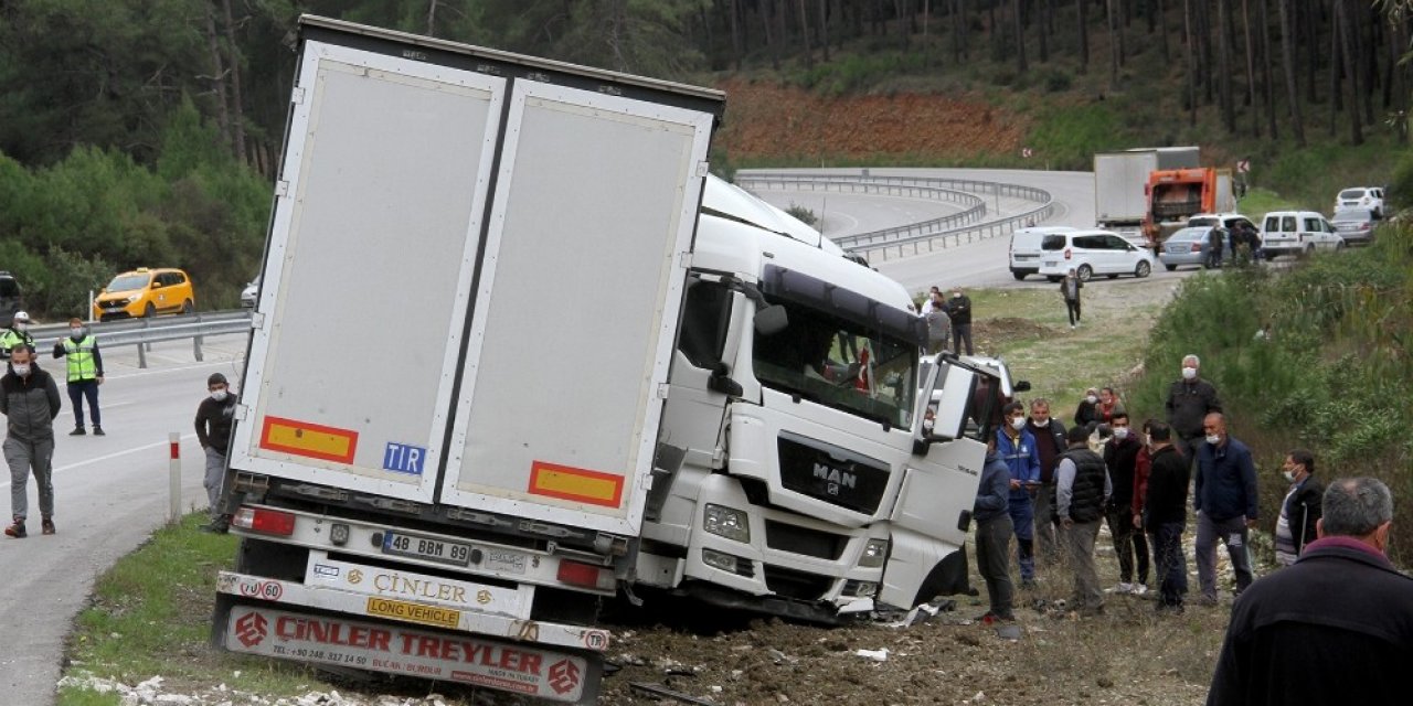 Fethiye’de Kaza Yapan Tırın Sürücüsü Öldü