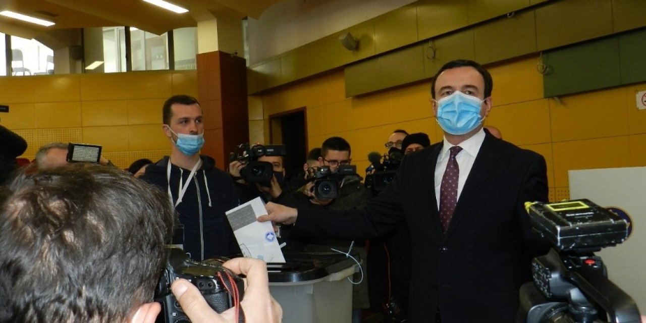 Kosova’da Muhalefet Lideri Kurti Oyunu Kullandı