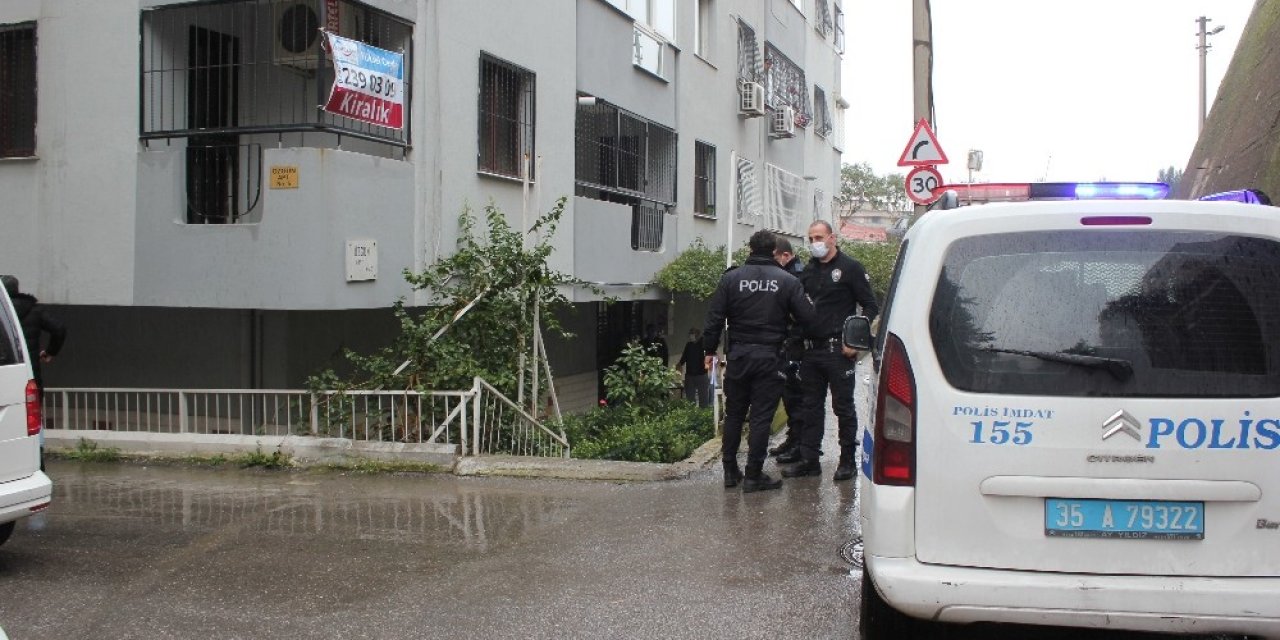 İ̇zmir’de Apartman Boşluğuna Düşen Yaşlı Adam Öldü