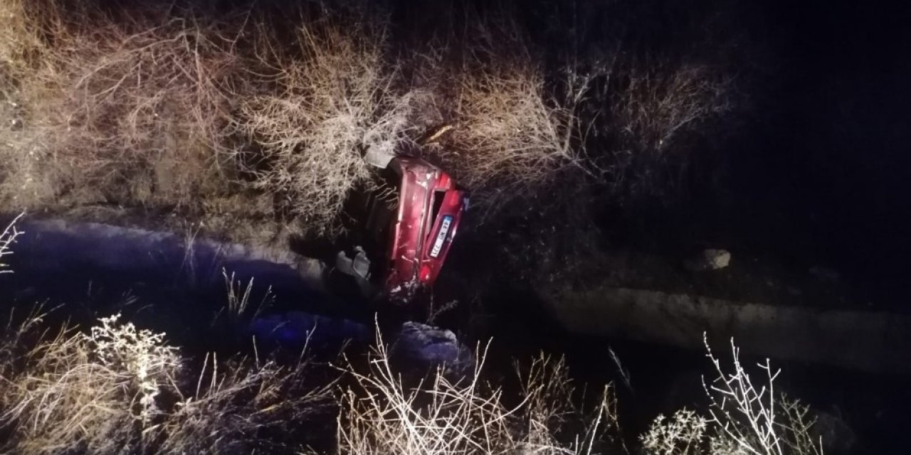 Su Kanalına Düşen Otomobilde Maddi Hasar Meydana Geldi