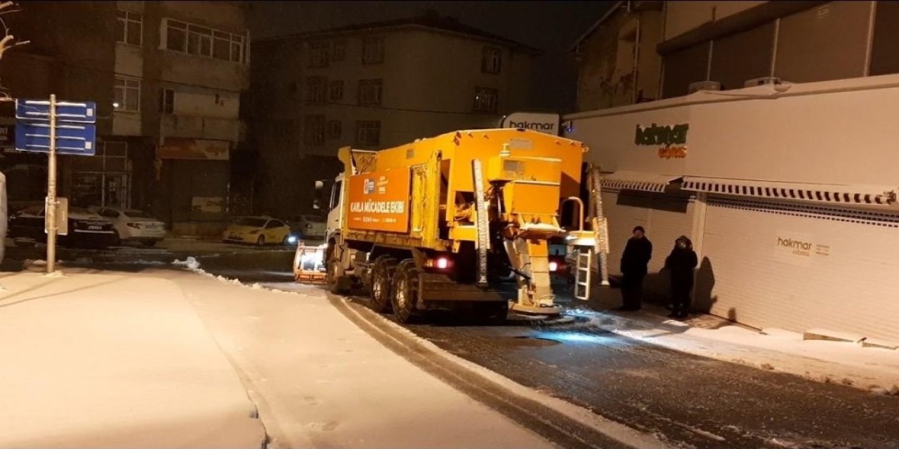 Maltepe Belediyesi 250 Kişilik Ekibiyle Kar Nöbetine Başladı