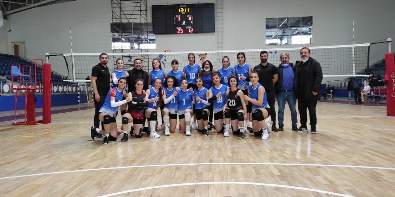 Büyükşehir Kadın Voleybol Takımı Hakkari’den 3 Puanla Döndü
