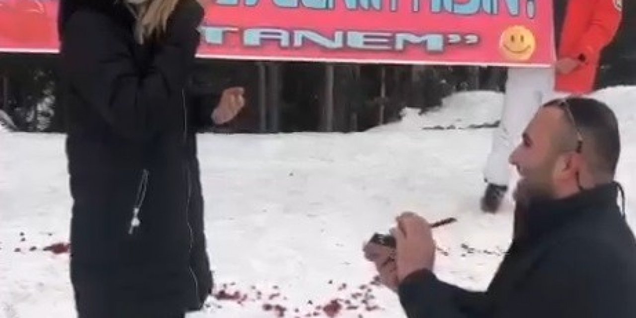 14 Şubat’ta Karlar Üzerinde Meşaleli Evlilik Teklifi